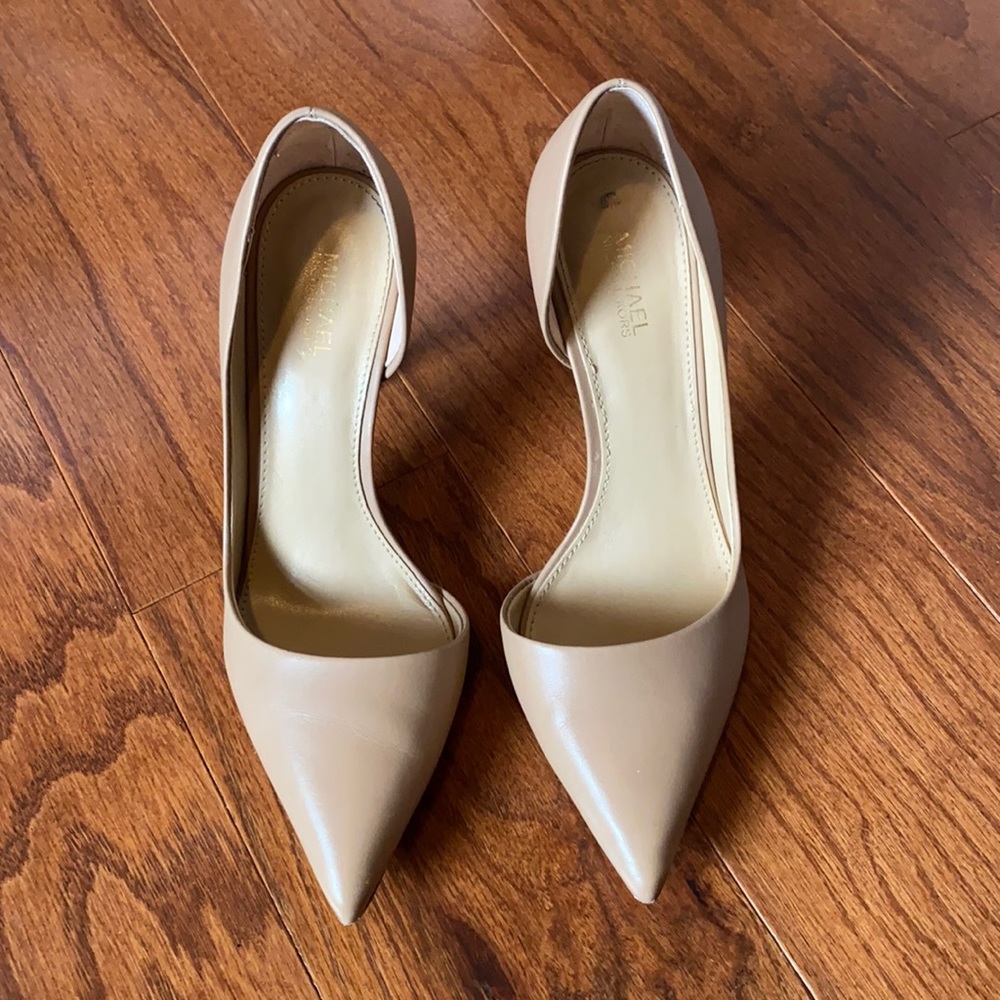 Michael Kors nude pumps